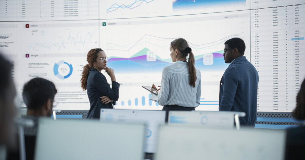 Canada's Job Market Cools in July with 41,000 Fewer Positions, Youth Bear the Brunt